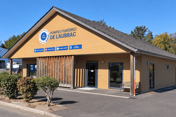 ExtC3A9rieur Photo de l'agence Pompes Funèbres de l'Aubrac - Chaudes-Aigues